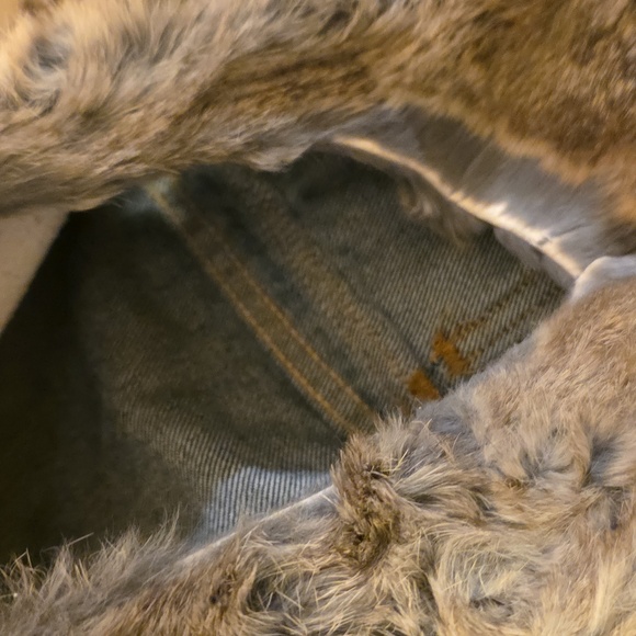 Denim Levis Jacket with Faux Fur Collar - Picture 6 of 8